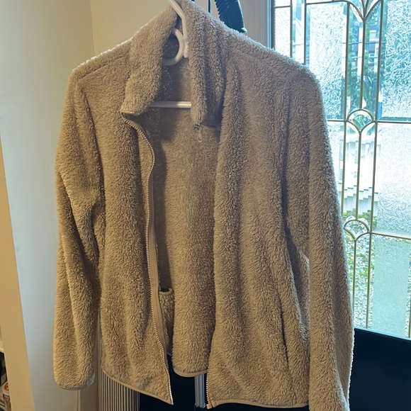 Uniqlo Teddy Fleece Sweater - Picture 1 of 2